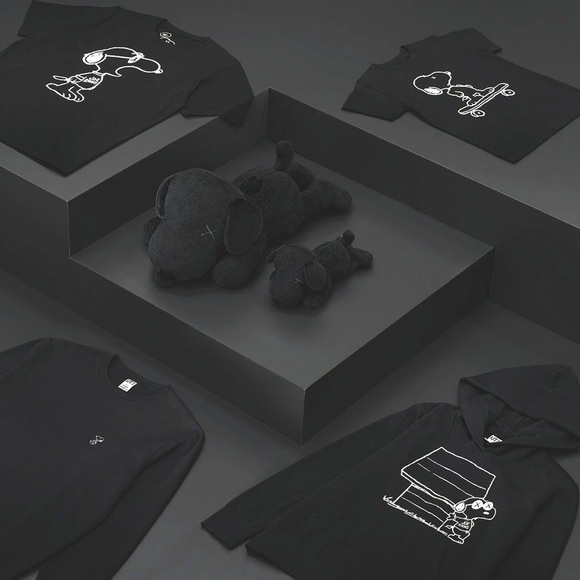 KAWS x Uniqlo x Peanuts - Picture 1 of 9